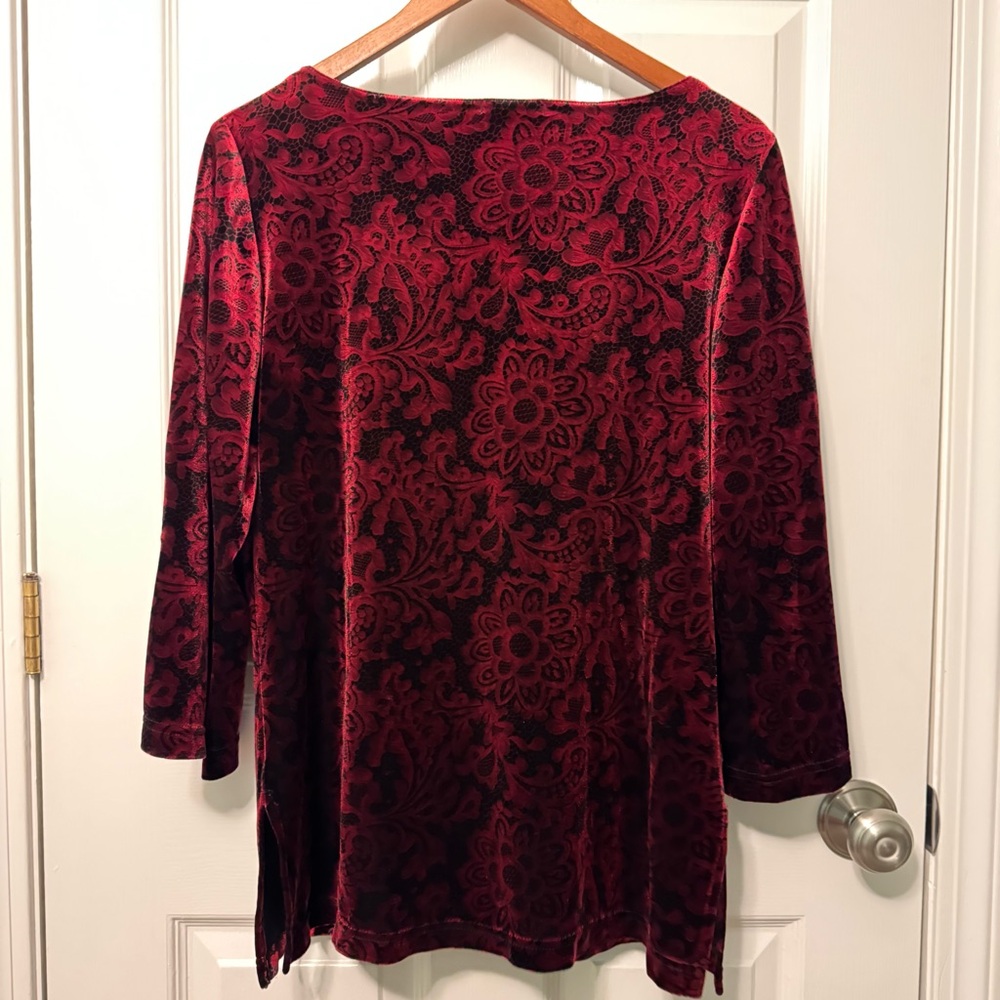 Cynthia Max Velvet Top in Red and Black Lace Print Size XL